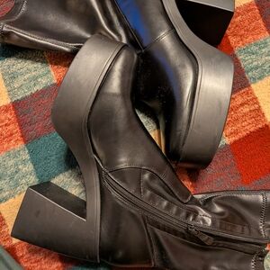 Elegant Black Heeled Boots